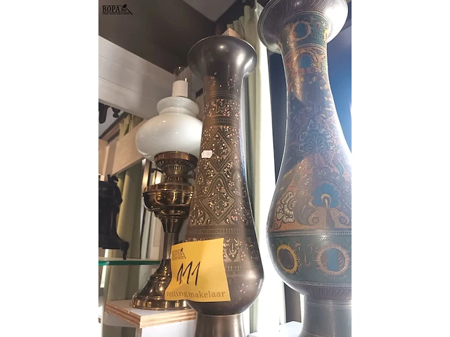 Lot 111 - koperen vaas. 2 stuks - afbeelding 4 van  4