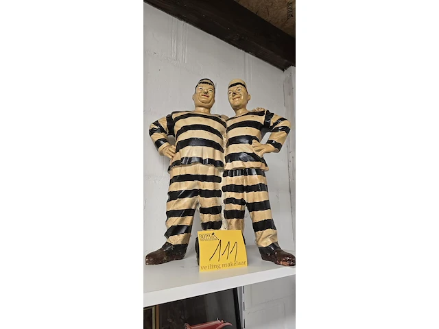 Lot 111 - laurel & hardy gevangen - afbeelding 1 van  2