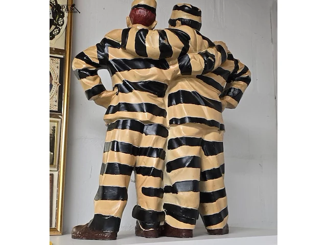 Lot 111 - laurel & hardy gevangen - afbeelding 2 van  2