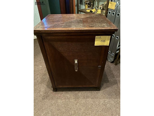Lot 111 - naaimachine in meubel singer - afbeelding 1 van  7