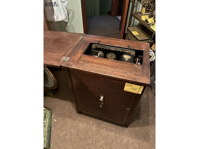 Lot 111 - naaimachine in meubel singer - afbeelding 2 van  7