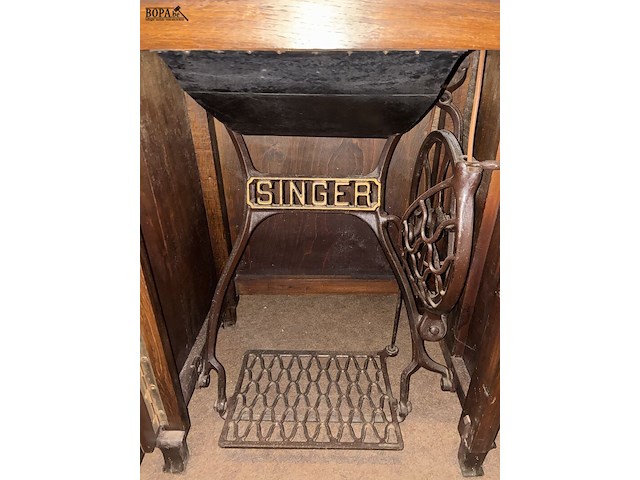 Lot 111 - naaimachine in meubel singer - afbeelding 6 van  7