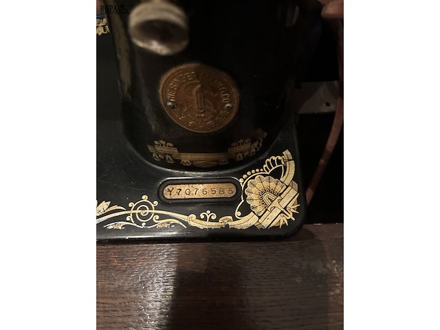 Lot 111 - naaimachine in meubel singer - afbeelding 7 van  7