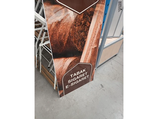 Lot 111 - reclame bord tabak - afbeelding 2 van  2