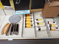 Lot 111 - schuurpapier en schrepers. 170 stuks - afbeelding 2 van  6