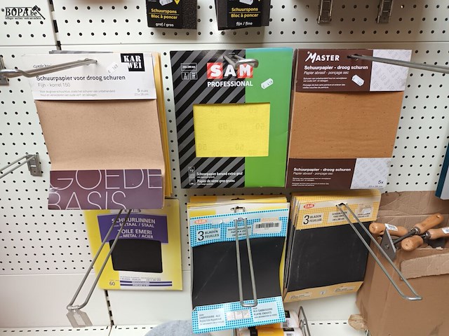 Lot 111 - schuurpapier en schrepers. 170 stuks - afbeelding 3 van  6