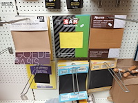 Lot 111 - schuurpapier en schrepers. 170 stuks - afbeelding 3 van  6