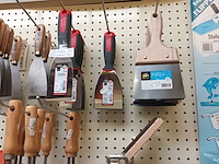 Lot 111 - schuurpapier en schrepers. 170 stuks - afbeelding 6 van  6