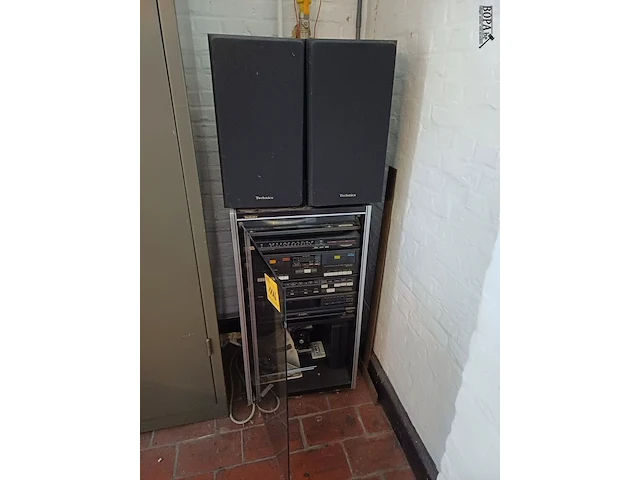 Lot 1116 - muziekinstallatie technics - afbeelding 1 van  5