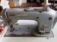 Lot 1118 - naaimachines en weegschaal - afbeelding 4 van  6