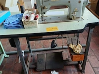 Lot 1118 - naaimachines en weegschaal - afbeelding 5 van  6