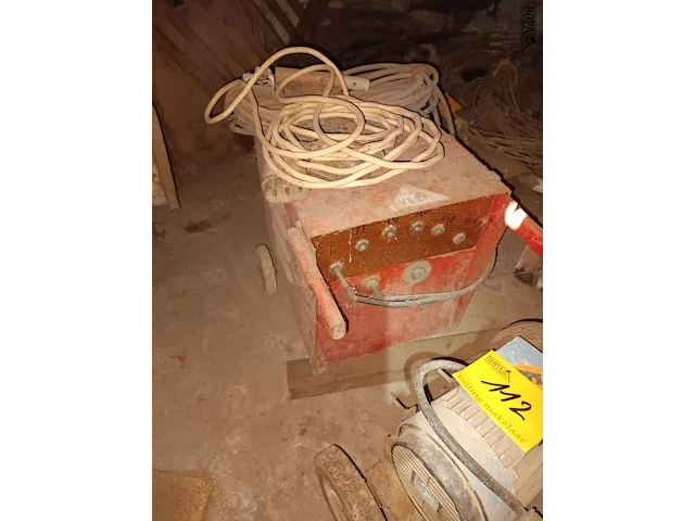 Lot 112 - batterijlader en kar met motor - afbeelding 3 van  4