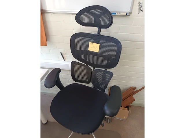 Lot 112 - ergonomische bureaustoel - afbeelding 1 van  4
