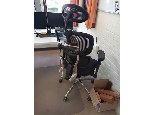 Lot 112 - ergonomische bureaustoel - afbeelding 3 van  4