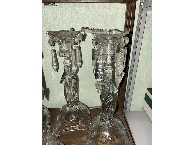 Lot 112 - glazen kaarshouders mariabeeld, 4 stuks - afbeelding 3 van  3