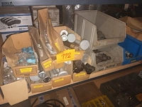 Lot 112 - lot bouten en moeren - afbeelding 1 van  5