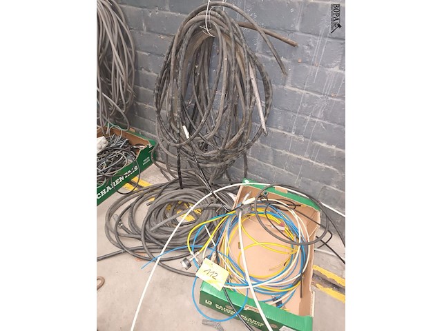 Lot 112 - luchtdrukslangen - afbeelding 1 van  3