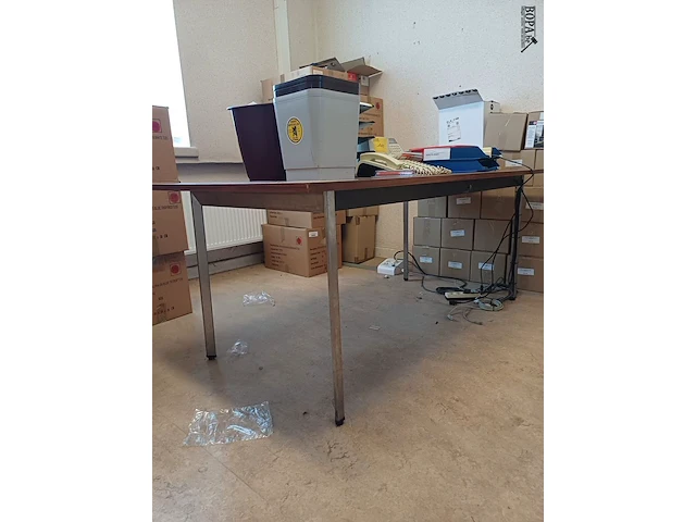 Lot 112 - tafel - afbeelding 1 van  3