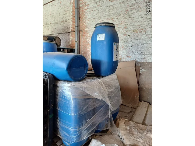 Lot 1120 - pvc vat. 20 stuks - afbeelding 2 van  3