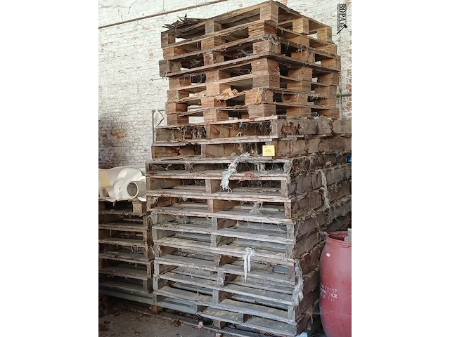 Lot 1121 - houten palletten - afbeelding 1 van  3