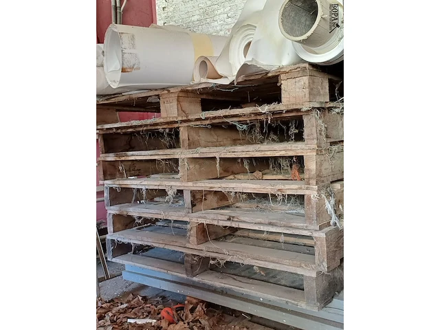 Lot 1121 - houten palletten - afbeelding 3 van  3