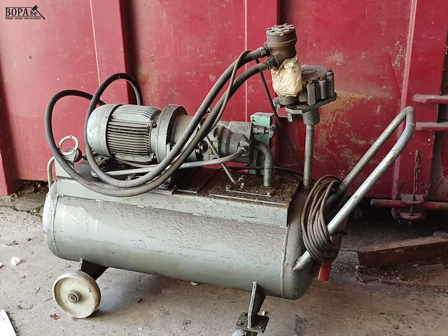 Lot 1123 - compressor - afbeelding 2 van  4