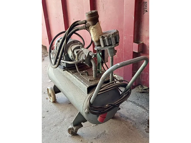 Lot 1123 - compressor - afbeelding 3 van  4