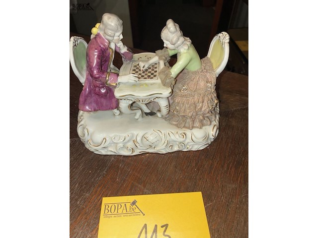 Lot 113 - beeld porcelein, schaakspel - afbeelding 3 van  4