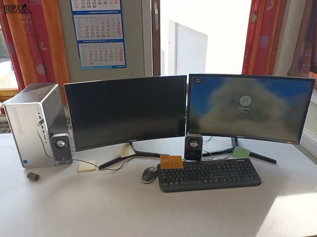 Lot 113 - computerconfiguratie - afbeelding 1 van  5