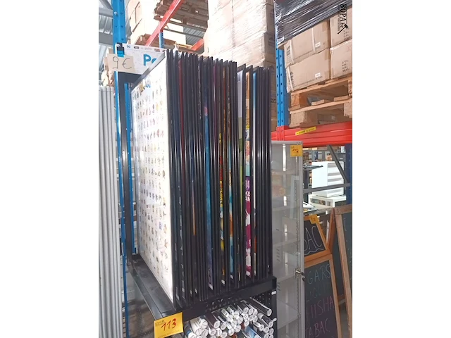 Lot 113 - draaibare wandhouder voor posters - afbeelding 2 van  4