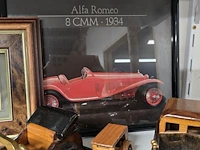 Lot 113 - houten auto's en 3 stuks en 2 kaders - afbeelding 3 van  4