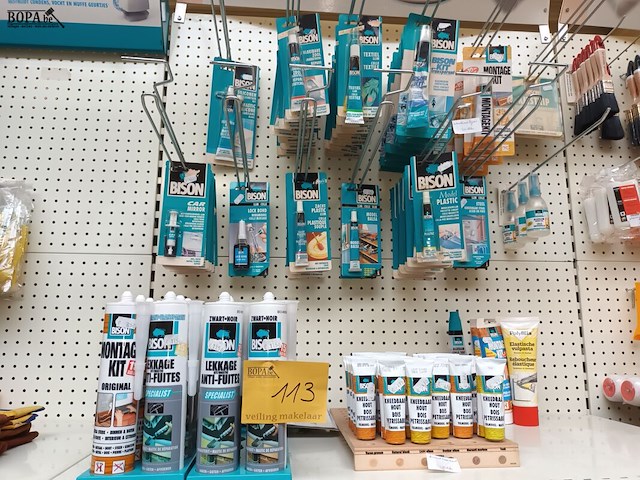 Lot 113 - lijmen en siliconen. 113 stuks - afbeelding 1 van  4