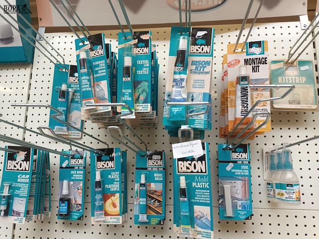 Lot 113 - lijmen en siliconen. 113 stuks - afbeelding 2 van  4