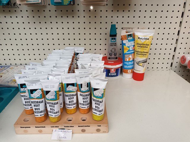 Lot 113 - lijmen en siliconen. 113 stuks - afbeelding 3 van  4