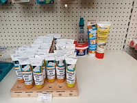 Lot 113 - lijmen en siliconen. 113 stuks - afbeelding 3 van  4