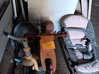 Lot 113 - loopfietsjes en babysitter - afbeelding 2 van  2