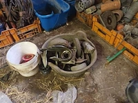 Lot 113 - werkmateriaal en tractorzetel - afbeelding 2 van  5