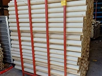 Lot 1131 - rood metalen rek. 4 stuks - afbeelding 3 van  6