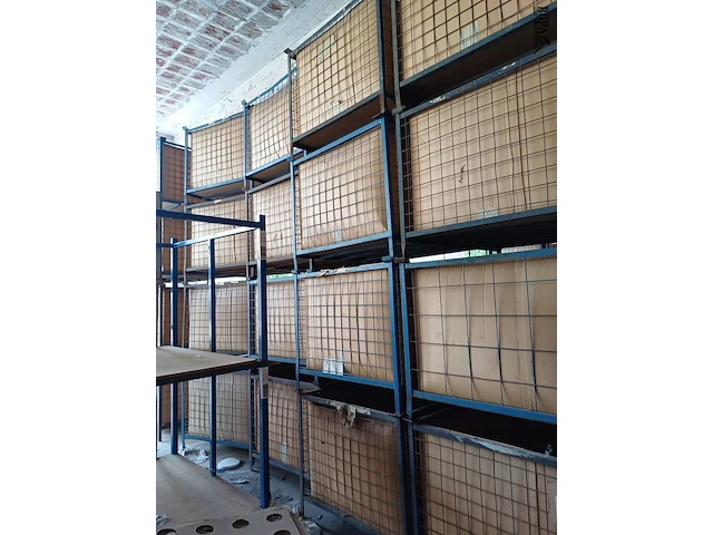 Lot 1132 - metalen stapelbak. 32 stuks - afbeelding 2 van  7