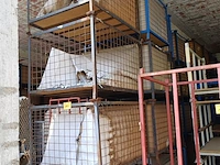 Lot 1132 - metalen stapelbak. 32 stuks - afbeelding 7 van  7