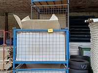 Lot 1137 - metalen stapelbak blauw. 30 stuks - afbeelding 1 van  3