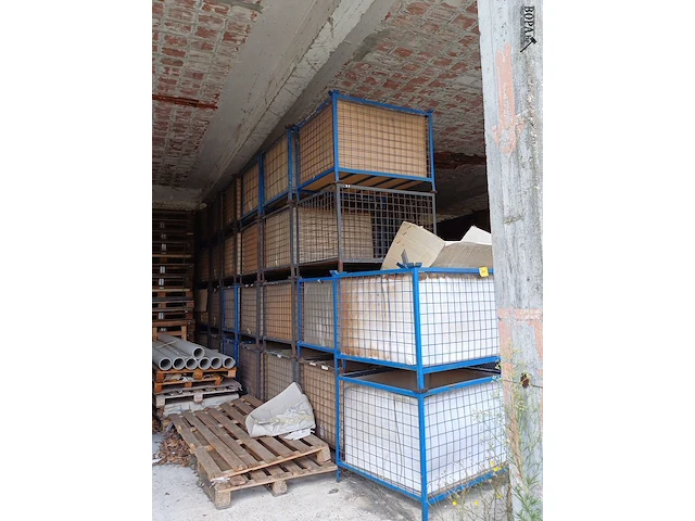 Lot 1137 - metalen stapelbak blauw. 30 stuks - afbeelding 2 van  3