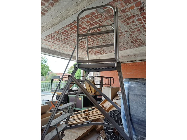Lot 1138 - aluminium roltrap - afbeelding 4 van  5