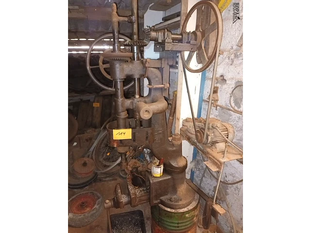 Lot 114 - antieke kolomboormachine - afbeelding 1 van  4