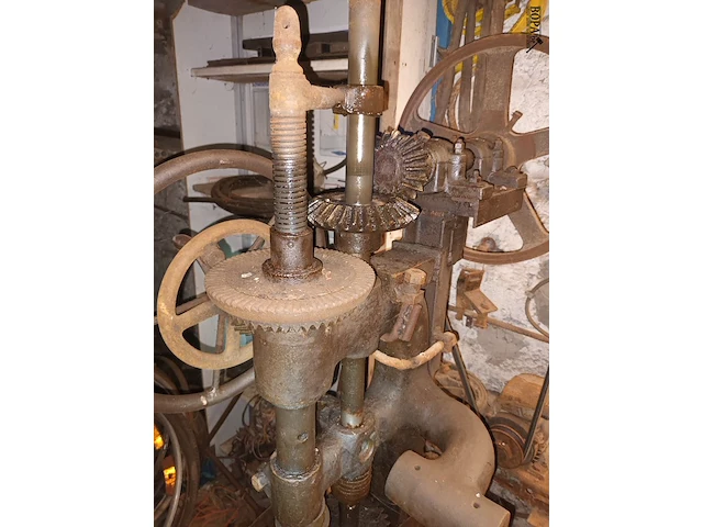 Lot 114 - antieke kolomboormachine - afbeelding 3 van  4