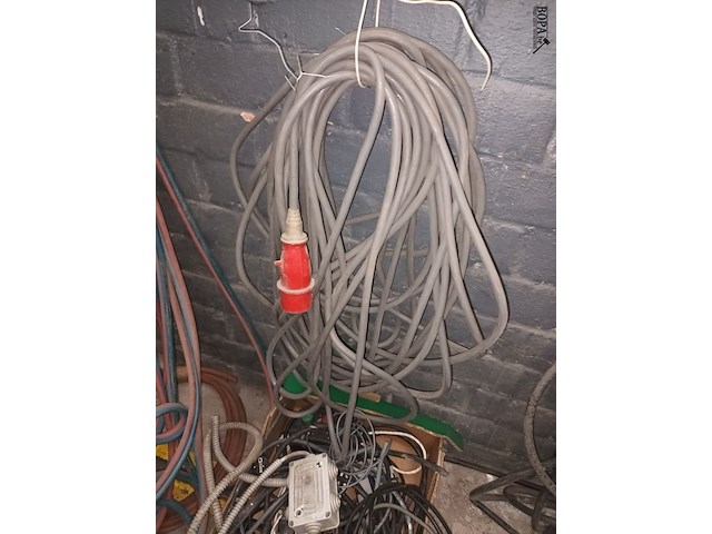 Lot 114 - elektriciteitsmateriaal - afbeelding 4 van  5