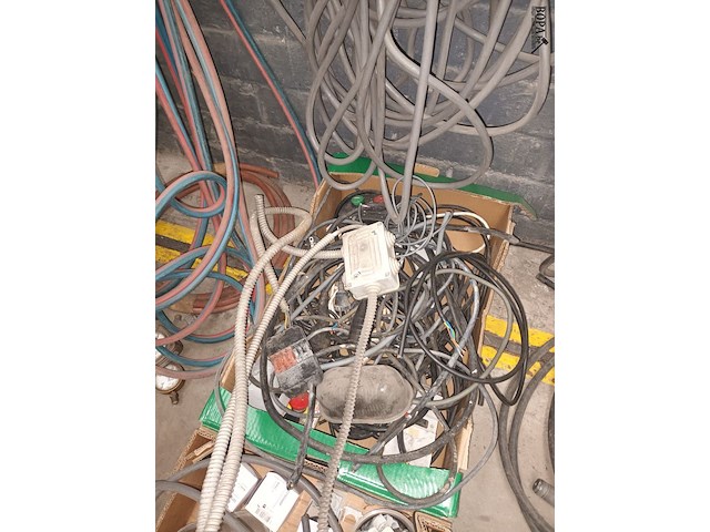 Lot 114 - elektriciteitsmateriaal - afbeelding 5 van  5