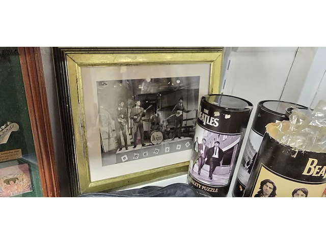 Lot 114 - groot lot beatle items ong 12 stuks - afbeelding 3 van  11