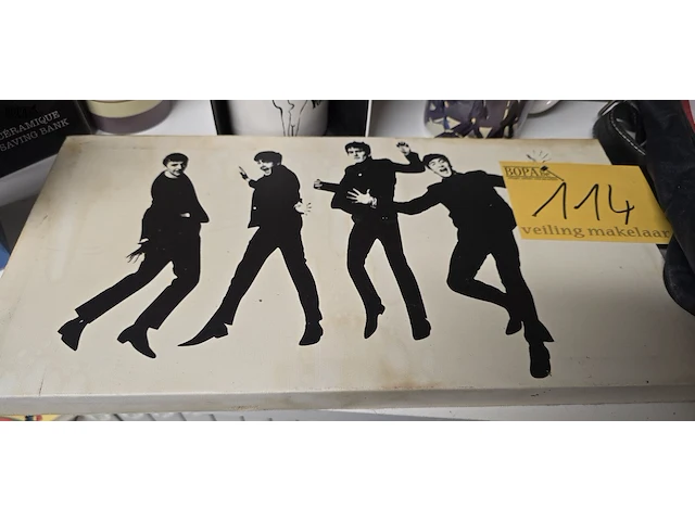 Lot 114 - groot lot beatle items ong 12 stuks - afbeelding 5 van  11