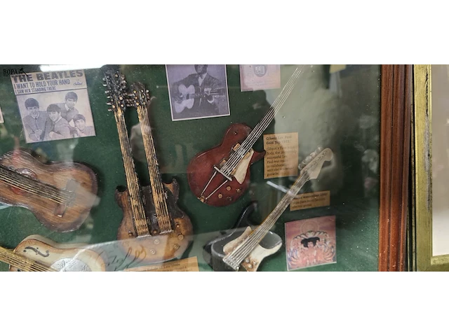 Lot 114 - groot lot beatle items ong 12 stuks - afbeelding 9 van  11